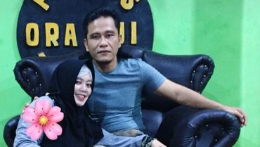 img-title Inilah Sosok Ning Astuti Istri Gus Miftah yang Viral usai Kepalanya Ditoyor