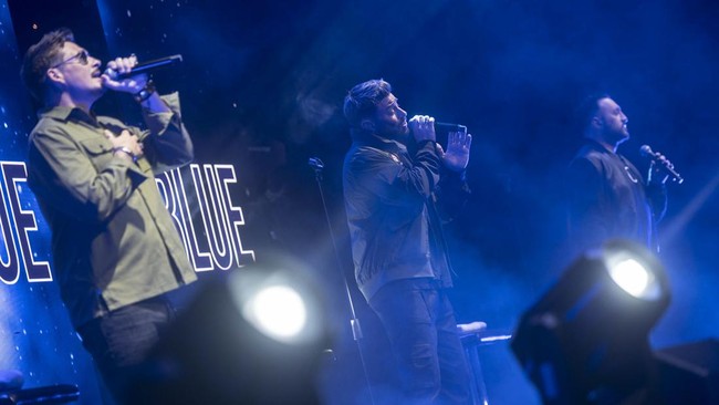 FOTO: Nostalgia Manis di Konser BLUE Romantic Valentine Jakarta