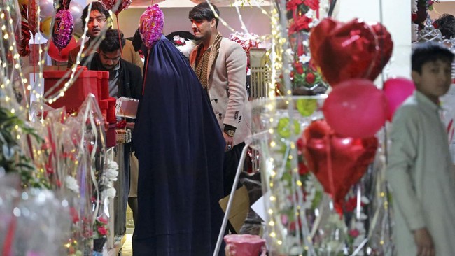 Toko bunga di ibu kota Afghanistan, Kabul, merana sepanjang Hari Valentine karena Taliban melarang perayaan momen itu.