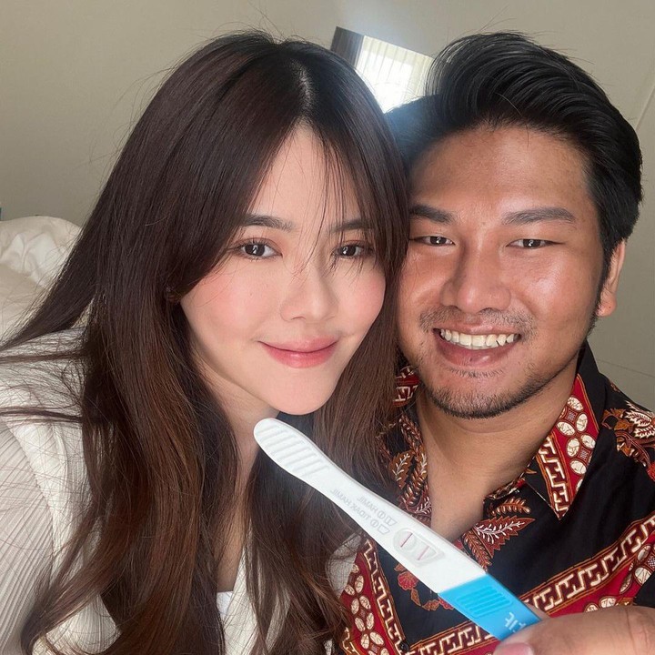 <p>Jebolan pencarian bakat menyanyi Indonesian Idol, Melisa Hartanto, mengumumkan kabar kehamilannya, belum lama ini. Kehamilan ini sangat dinanti Melisa dan suaminya, Rafael Raven Go. (Foto: Instagram @melisahart_)</p>