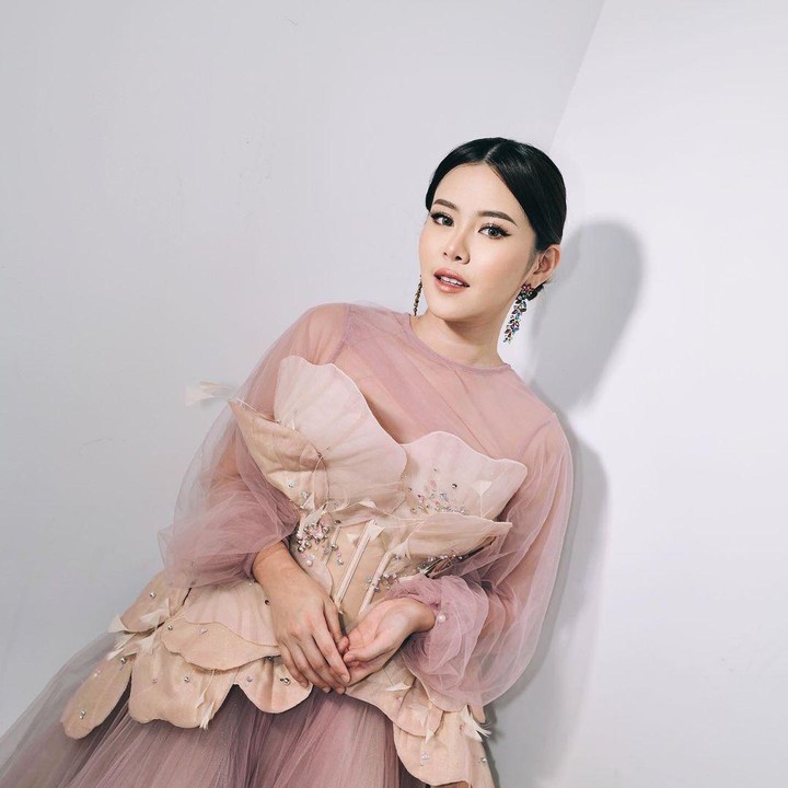 <p>Melisa berharap ia dan janin dalam kandungan selalu diberikan kesehatan. "Sehat2 terus ya, our little SUPERstar," tulis Melisa dalam akun Instagram miliknya. (Foto: Instagram @melisahart_)</p>