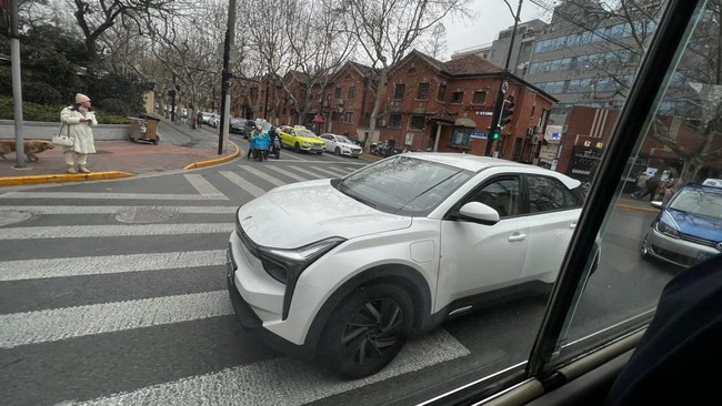 Mobil listrik Esemka diduga merupakan rebadge dari produksi Hozon Auto asal China, yaitu model Neta V.