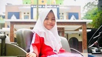 <p>"@ning_mecca curhat, dokter giginya enggak asyik. Pulang RS yang katanya internasional Ning Mecca menangis karena servis amatiran dari rumah sakit yang katanya bertaraf internasional," keluh Gus Miftah. (Foto: Instagram: @ning_mecca)</p>