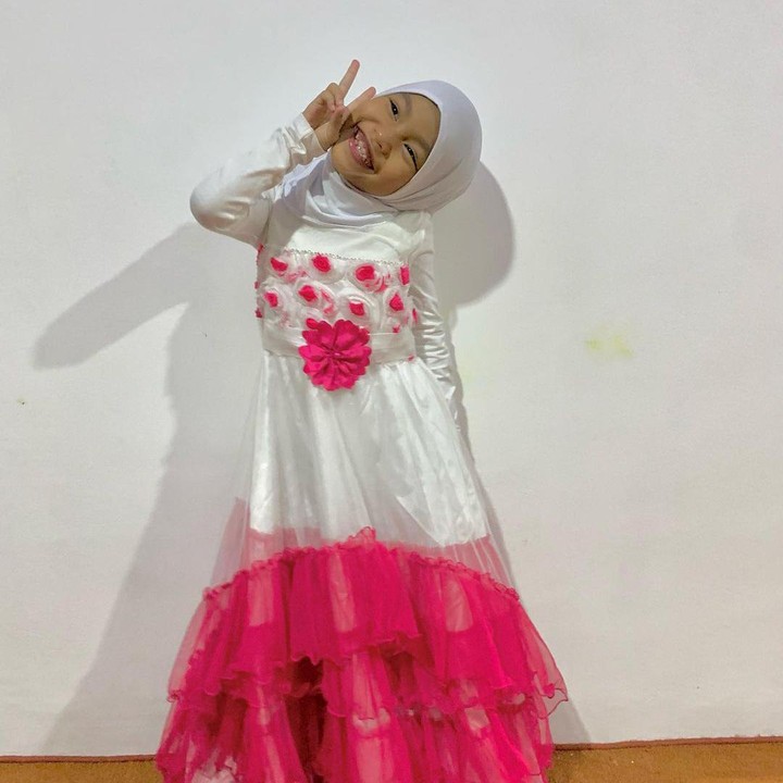 <p>"MasyaAllah Ning cantik sholihah, sehat-sehat ya, Ning," kata seorang netizen. "Cantiknya Neng Mecca, sehat selalu sayang," papar netizen lainnya. (Foto: Instagram: @ning_mecca)</p>