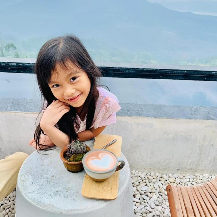 <p>Aktif di media sosial, kini Ning Mucca sudah memiliki lebih dari 5.000 pengikut, lho. Setiap <em>posting</em>-an Ning Mecca juga selalu disukai oleh banyak orang, Bunda. (Foto: Instagram: @ning_mecca)</p>