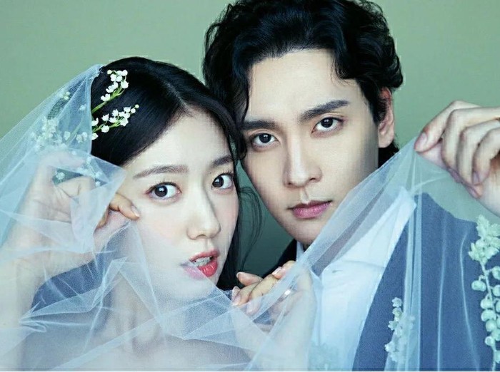 Potret pernikahan Park Shin Hye dan Choi Tae Joon
