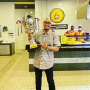 Jadi Favoritnya Sejuta Umat, Ini Profil Rido Adityawan Pemilik Ayam Gepuk Pak Gembus yang Kini Punya Ratusan Cabang!