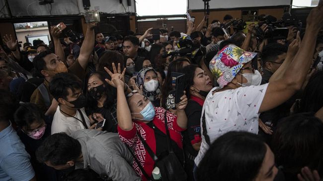 Ruang Sidang Kacau Balau Kala Hakim Vonis 1,5 Tahun Bui Bharada E