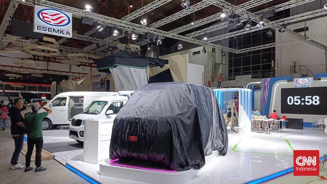 Mobil listrik Esemka yang diduga hasil rebadge dari produk Hozon Auto, yakni Neta V belum terlihat di stan Esemka IIMS 2023 hingga pukul 19.40 WIB.