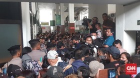 Pengunjung Riuh Hingga Berdesakan di Ruang Sidang Eliezer