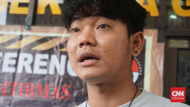Penyanyi Tri Suaka mengalami pencurian berupa beberapa unit kamera dan lensa senilai total sekitar Rp70 juta.