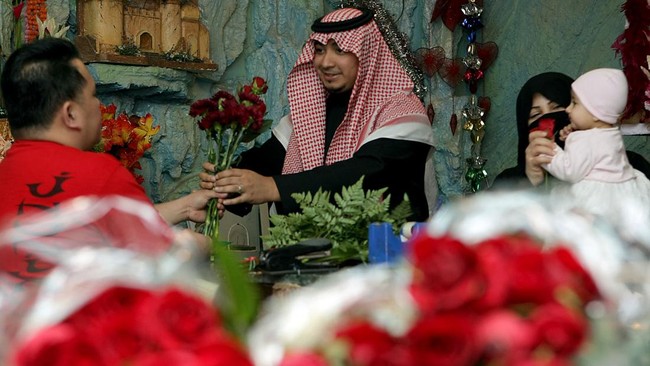 Toko bunga atau florist di Arab Saudi laris-manis menjelang dan saat Hari Valentine, Selasa (14/2). Kerajaan bahkan pernah memesan bunga di floris tersebut.