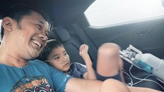 ZASKIA TURUT PAKAIKAN KABA BLAU