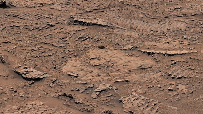 “China’s Zhurong Rover Discovers Potentially Water-Bearing Area on Mars”