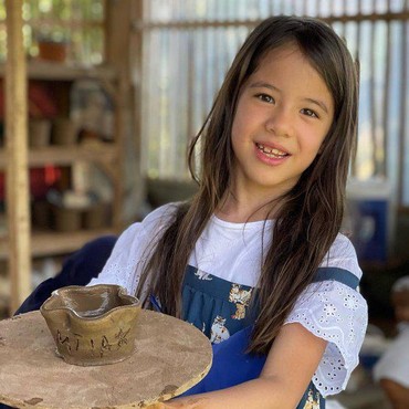 Dulu Disembunyikan, 7 Potret Mila Anak Daniel Mananta Berdarah Tionghoa & Jerman