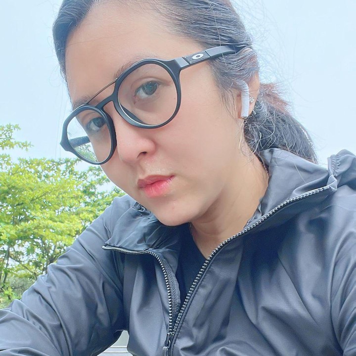 <p>Bunda ingat dengan Errina Gracesita Dharmawan alias Errina GD? Dahulu, ia adalah salah satu selebriti yang amat dikenal publik. (Foto: Instagram @erringracesita)<br /><br /><br /></p>
