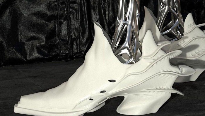 img-title Sepatu 3D Printed Makin Banyak Diproduksi, Ini Kreasi SCRY hingga Dior! Ada yang Dipakai Minji NewJeans