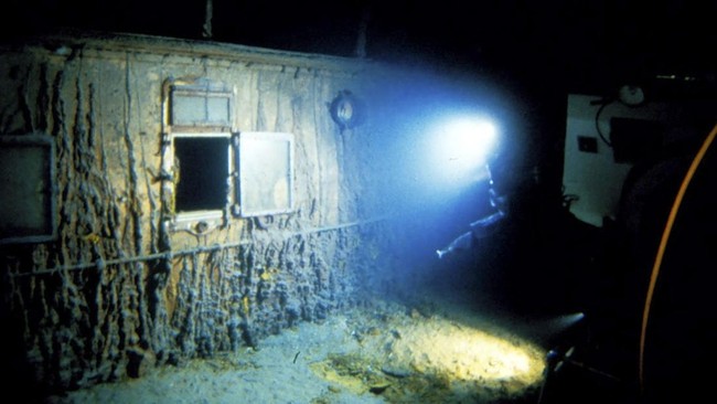 Sebuah kapal selam ekspedisi pariwisata untuk menjelajahi bangkai kapal Titanic dilaporkan hilang di lepas pantai Kanada Tenggara.