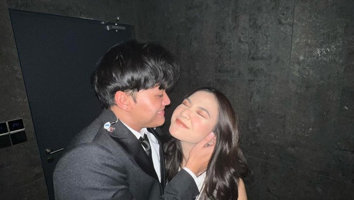 Intip 5 Gaya Mahalini Raharja dan Rizky Febian yang Selalu Tampil Serasi dan Fashionable