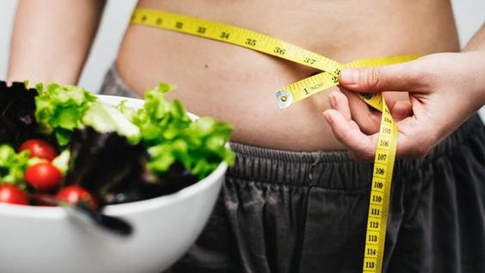 3 Cara Diet Salah Kaprah Ini Masih Dipercaya Banyak Orang. Termasuk Suka Minum Obat Diet!