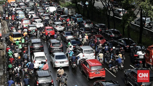 Angkutan umum seperti TransJakarta dikatakan pengamat transportasi sebaiknya diprioritaskan mendapat lampu hijau di lampu merah AI.