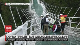 VIDEO: Khofifah Terpeleset Saat Kunjungi Jembatan Kaca Baru
