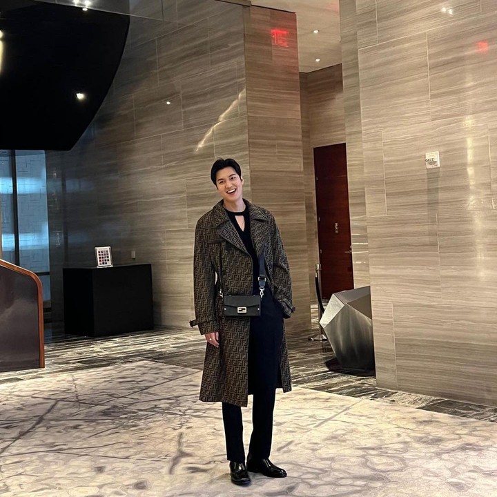 <p>Akhirnya, mantan kekasih aktris Bae Suzy ini mengubah namanya kembali menjadi Lee Min Ho. Dan kini, kariernya semakin sukses di dunia hiburan Korea Selatan. (Foto: Instagram @actorleeminho)</p>