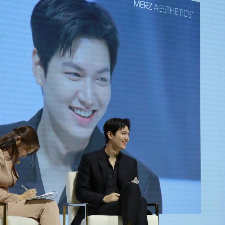<p>Ia kemudian memilih nama 'Lee Min,' minus 'Ho' dari 'Lee Min Ho'. Tetapi setelah mengubah nama menjadi Lee Min, dia terlibat dalam kecelakaan mobil dan tidak terlalu sukses ketika berperan dalam drama <em>Mackerel Run</em>. (Foto: Instagram @actorleeminho)<br /><br /><br /></p>