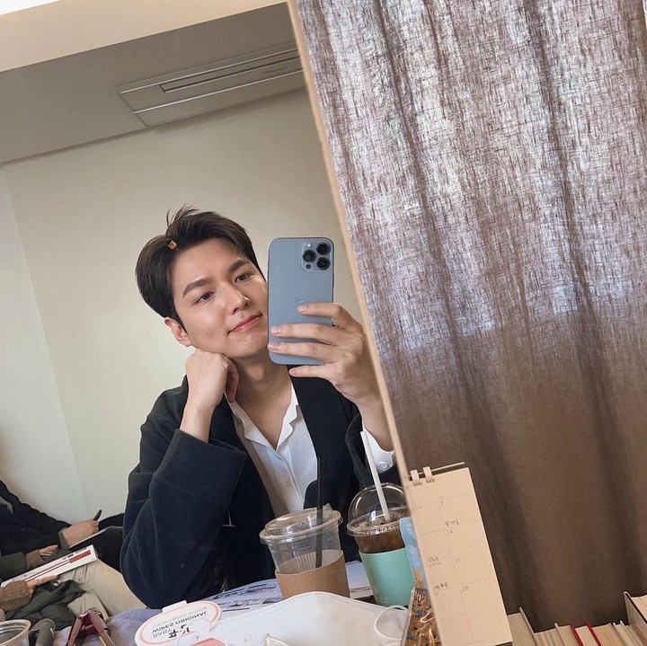 <p>Sebagai informasi, di awal karier Lee Min Ho bekerja menggunakan nama panggung. Hal ini tidak banyak orang tahu tentang itu, Bunda. (Foto: Instagram @actorleeminho)<br /><br /><br /></p>