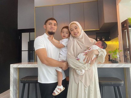 7 Potret Terbaru Lindswell Kwok Eks Atlet Wushu yang Mualaf, Sudah Punya 2 Anak