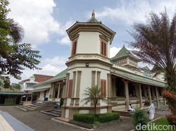 8 Wisata Religi di Tasikmalaya, Masjid, hingga Makam Para Ulama