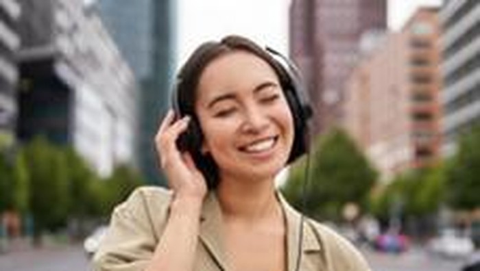 Mendengarkan musik dapat meningkatkan suasana hati menjadi lebih baik