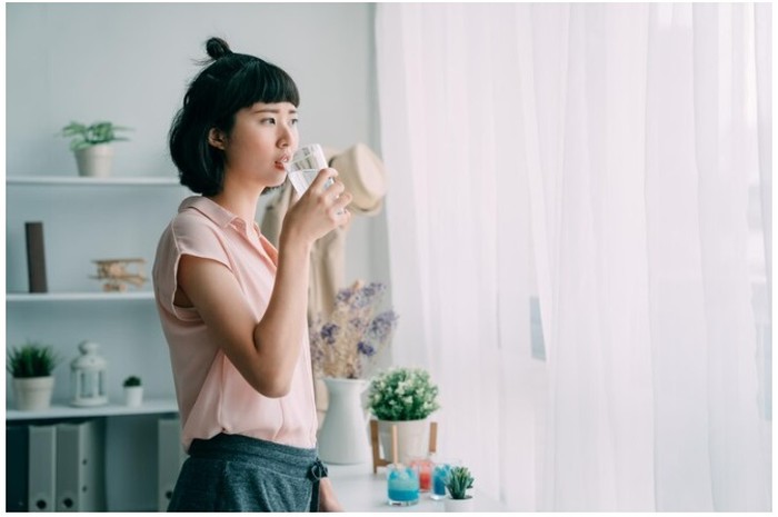 Minum air putih/Foto:freepik/primagefactory