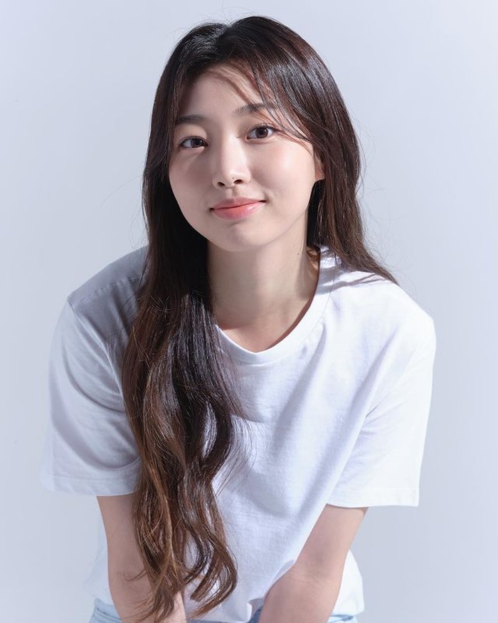 Pada (5/2), StarHaus Entertainment memperkenalkan Lee Ha Eum sebagai aktris baru yang akan berkarir di bawah manajemennya yang juga menaungi para aktor dan aktris berbakat seperti Lee Tae Ri, Han Kyu Won, dan Song Won Seok./ Foto: instagram.com/eehaeum