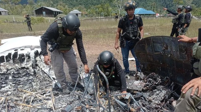 Pilot Susi Air Philip Mark Mehrtens hingga kini belum bebas usai setahun disandera oleh kelompok kriminal bersenjata (KKB) pimpinan Egianus Kogoya di Papua.
