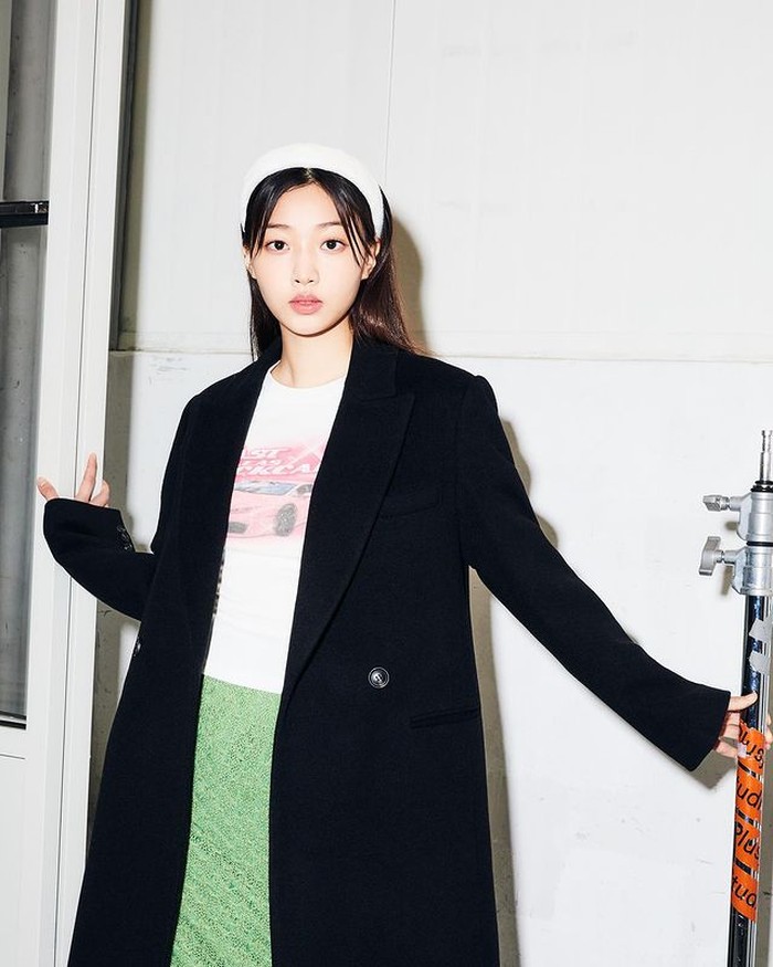 Sementara itu, Lee Ha Eum lahir di tahun 2002 dan menempati posisi anak tengah dari tiga bersaudara perempuan. Usianya terpaut 5 tahun lebih muda dari Jihyo TWICE dan 6 tahun lebih dua dari sang adik yang bernama Park Seo Yeon/ Foto: instagram.com/eehaeum