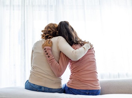 50 Kata-kata untuk Adik Perempuan Tersayang yang Menyentuh Hati
