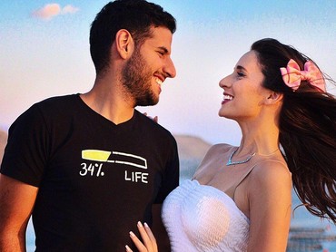 img-title Sosok Alyne Tamir, Pacar Beda Agama YouTuber Kontroversial Nas Daily