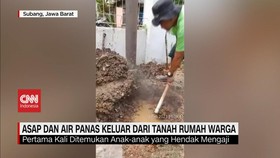 VIDEO: Asap dan Air Panas Keluar dari Tanah Rumah Warga