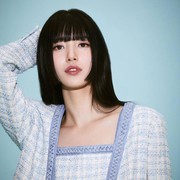 Pancarkan Kecantikan Bak 'Boneka Hidup', Simak Potret Terbaru Bae Suzy untuk Guess