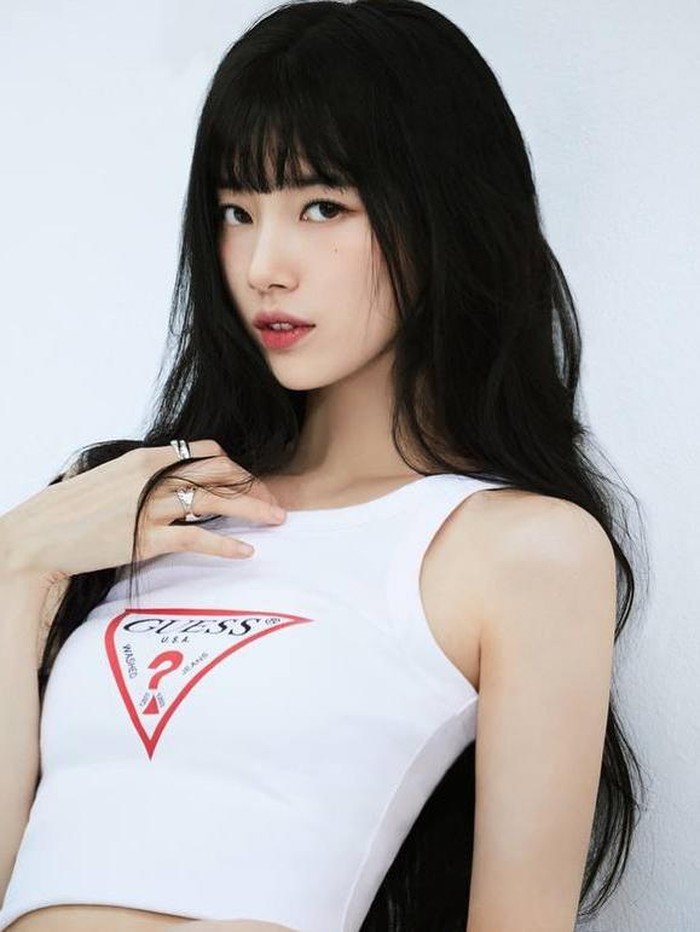 Baru-baru ini, penyanyi dan aktris Bae Suzy kembali tampil dalam pemotretan bersama fashion brand ternama, Guess./ Foto: instagram.com/skuukzky