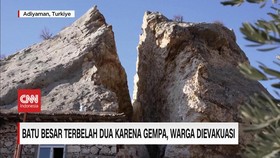 VIDEO: Batu Besar Terbelah Dua Karena Gempa, Warga Dievakuasi