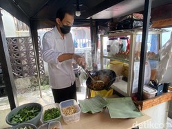 Pedagang Mi Anglo di Bandung dan 10 Baju ala Jokowi