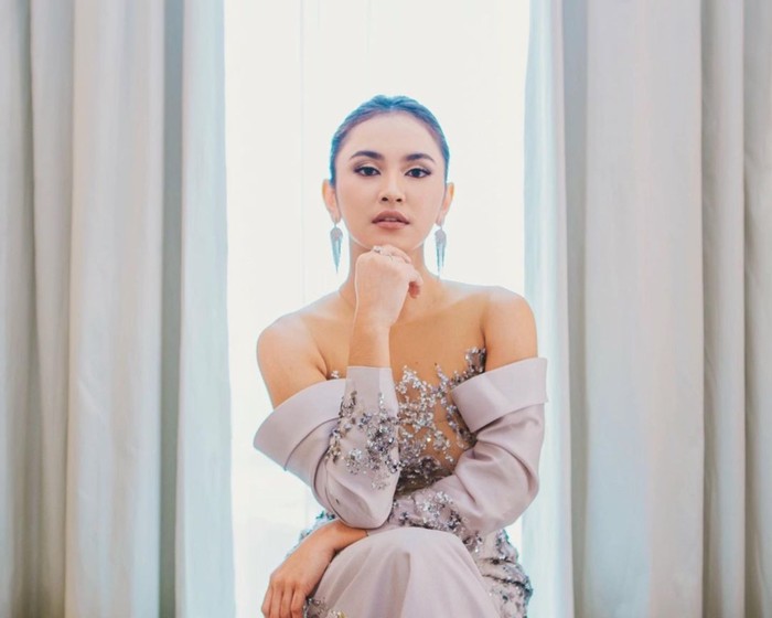 5 Gaya Fashion Mahalini Raharja Yang Bisa Jadi Inspirasi Outfit Kondangan 2394