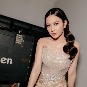 5 Gaya Fashion Mahalini Raharja yang Bisa Jadi Inspirasi Outfit Kondangan