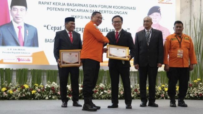 SAR Award diberikan Badan Nasional Pencarian dan Pertolongan dalam rangka memperingati Hari Ulang Tahun ke-51 Basarnas kepada PT Freeport Indonesia.