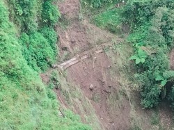 Jalan Setapak Wisata Girpasang Merapi Klaten Tertimbun Longsor!