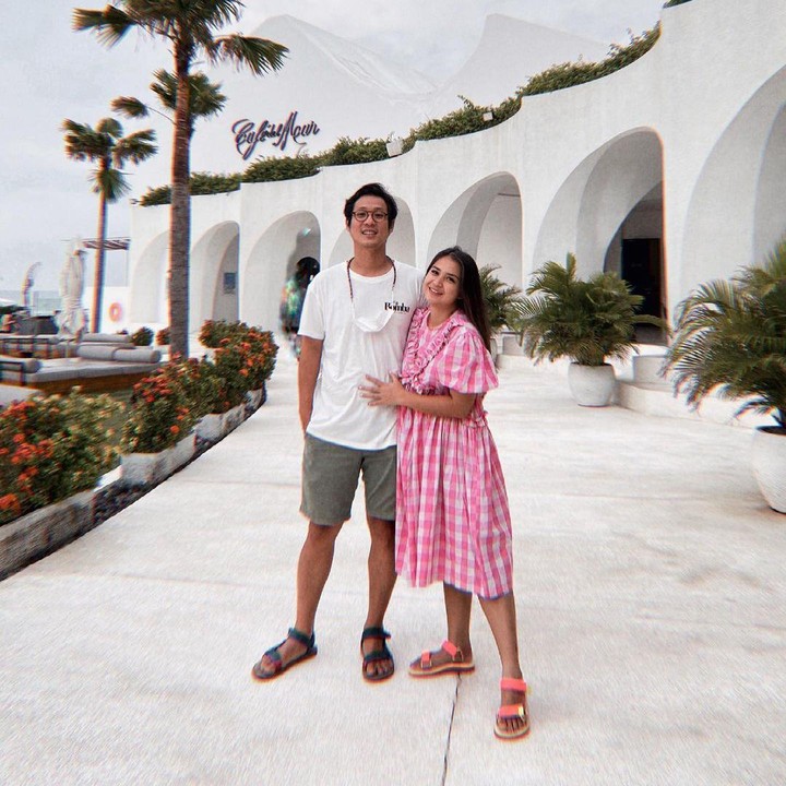 <p>Aktris Putri Titian sudah jarang terlihat di layar kaca. Bintang sinetron<em> Jungkir Balik Dunia Sissy</em> itu telah menikah dengan aktor Junior Liem pada 21 Mei 2016. (Foto: Instagram @putrititian)</p>