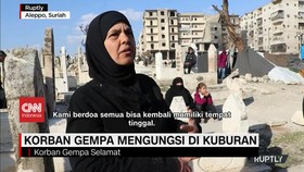 VIDEO: Korban Gempa Mengungsi di Kuburan