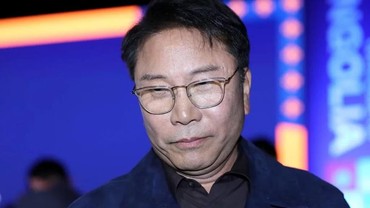 img-title Penampilan Perdana Lee Soo Man Usai Dituding Hancurkan SM Entertainment
